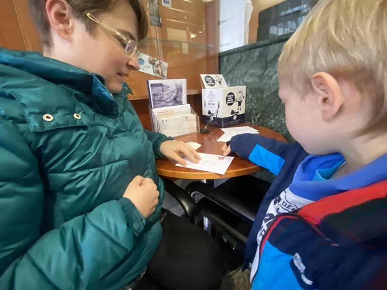 Kdo lahko postanem? – raziskovanje poklicev v našem vrtcu