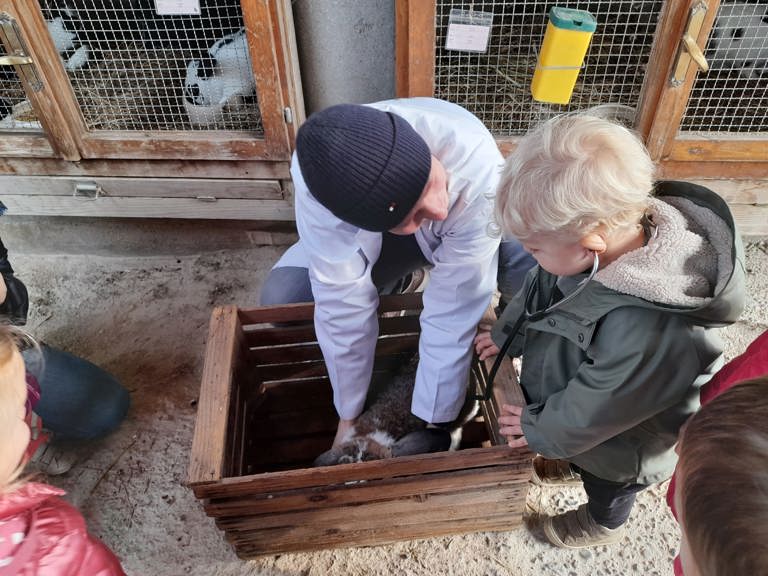 Kdo lahko postanem? – raziskovanje poklicev v našem vrtcu