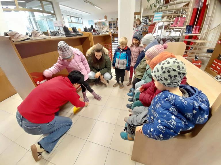 Kdo lahko postanem? – raziskovanje poklicev v našem vrtcu