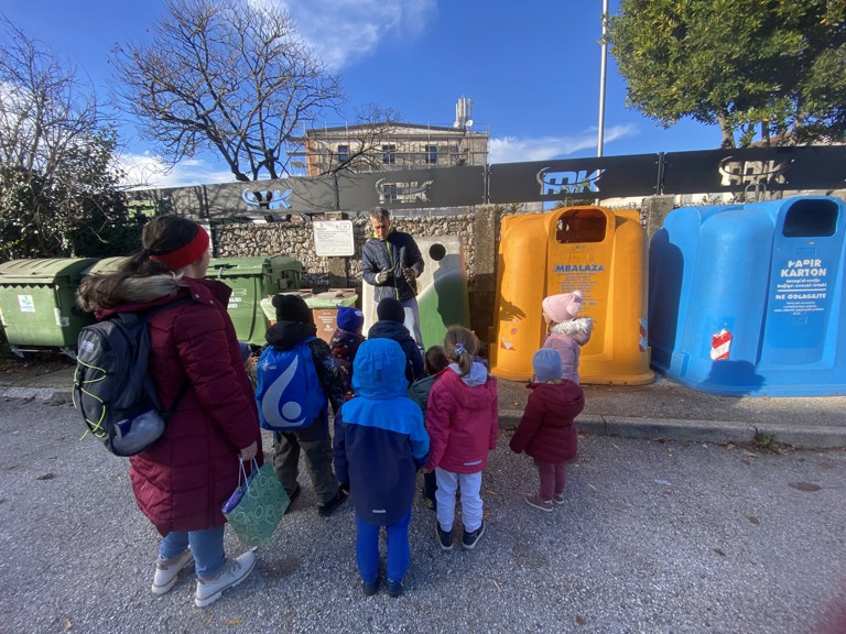 Kdo lahko postanem? – raziskovanje poklicev v našem vrtcu