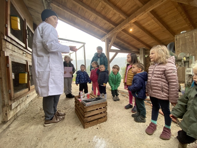 Kdo lahko postanem? – raziskovanje poklicev v našem vrtcu