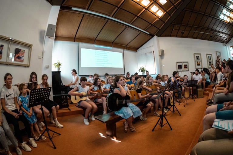 S pesmijo na ustnicah v počitniške dni