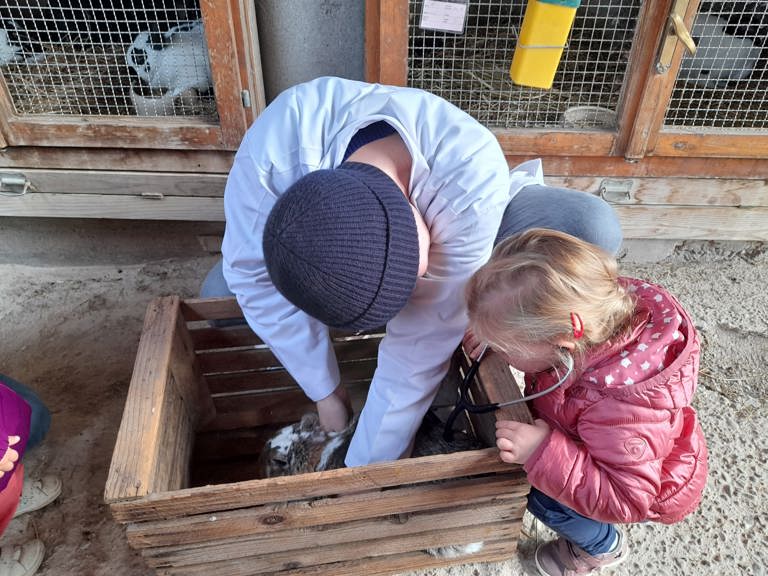 Kdo lahko postanem? – raziskovanje poklicev v našem vrtcu