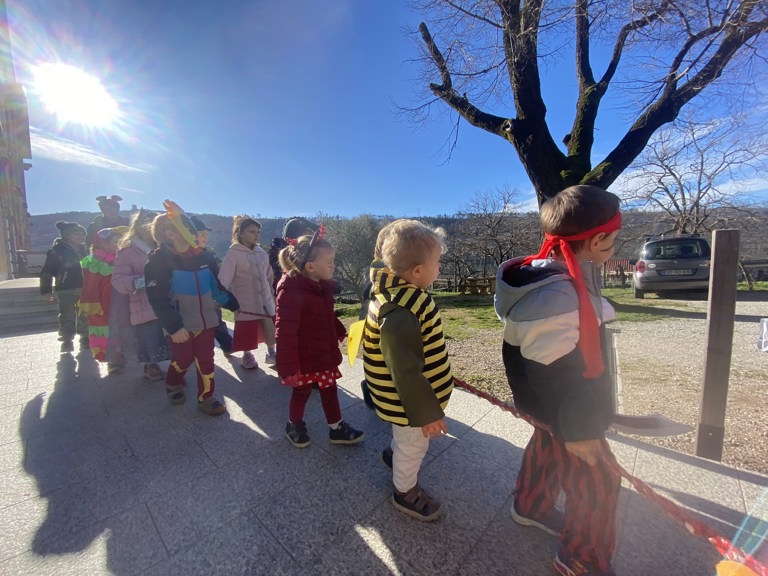 Pustno rajanje na Mirenskem Gradu