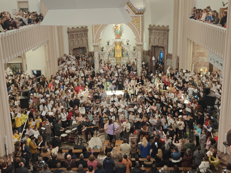 Ko skupaj zapoje 800 otrok