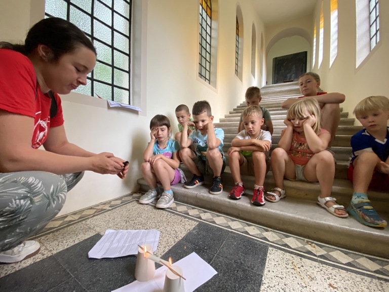 Oratorij in ustvarjalni počitniški teden na Mirenskem Gradu: "Ne boj se nikdar, življenje je dar!"